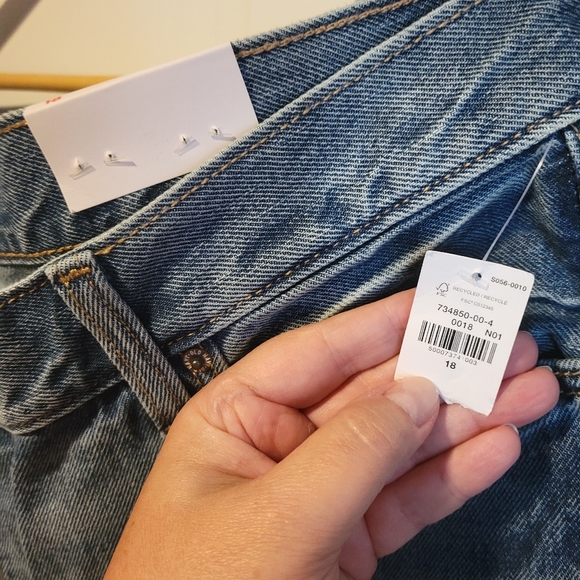 Women's jean shorts, Size 18, Old Navy - Picture 4 of 4